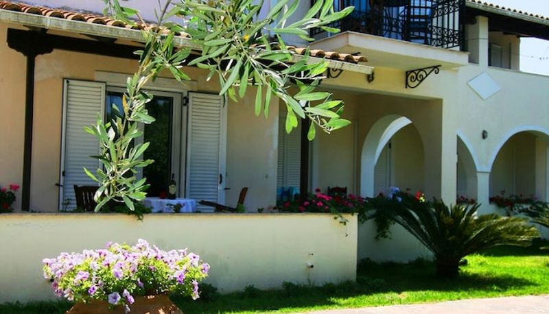 Giardino - Villa Phoenix Apartments & Studios