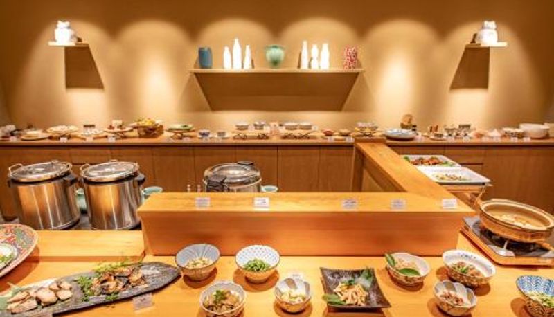 Frühstücksraum innerhalb des Restaurants - Kissuien Stay&Food