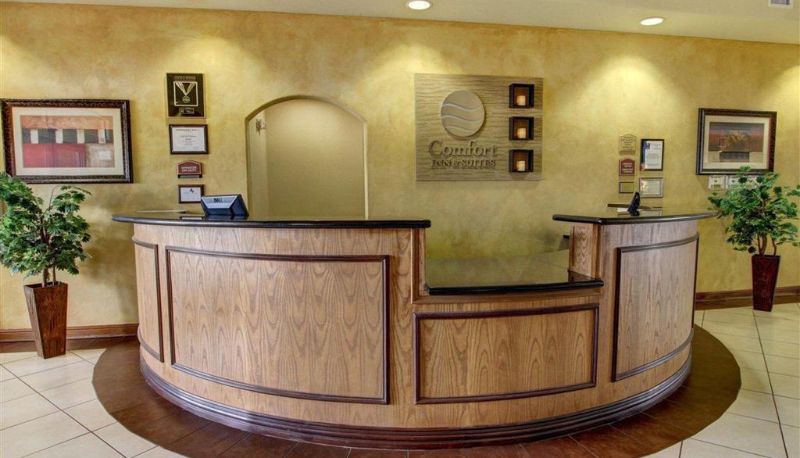 Hall - Comfort Inn & Suites Alvarado