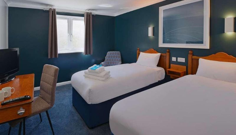 Camera - TRAVELODGE CARDIFF WHITCHURCH
