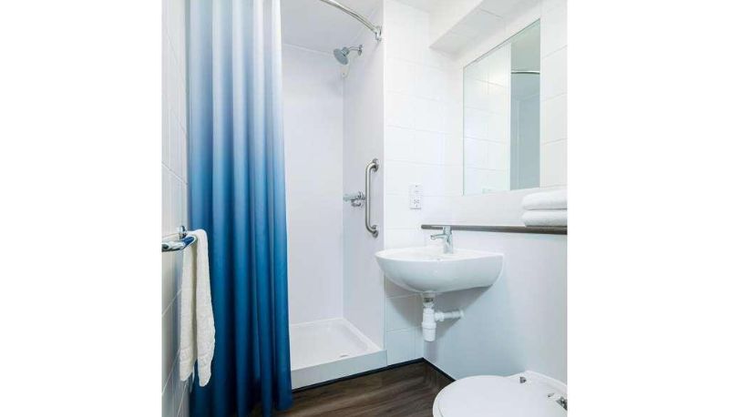 Camera - TRAVELODGE CARDIFF WHITCHURCH
