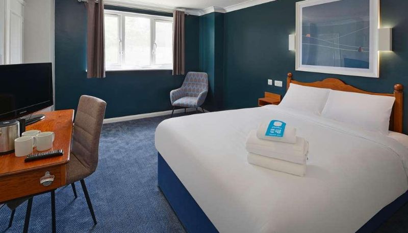 Camera - TRAVELODGE CARDIFF WHITCHURCH
