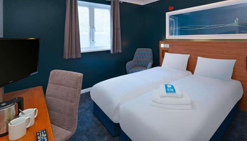 Camera - TRAVELODGE CARDIFF WHITCHURCH