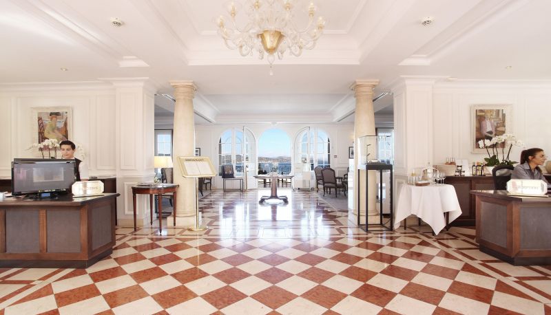 Hall - Althoff Villa Belrose