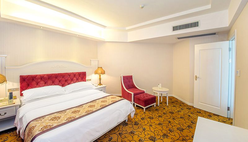 Widok na zewnątrz - vienna hotel (Guangxi Guilin Qixing Wanda Plaza Hotel) Qixing Road(Domestic only)