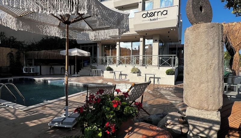 プール - Aterna Hotel