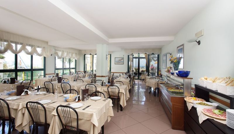 Restaurant - Hotel Emilia