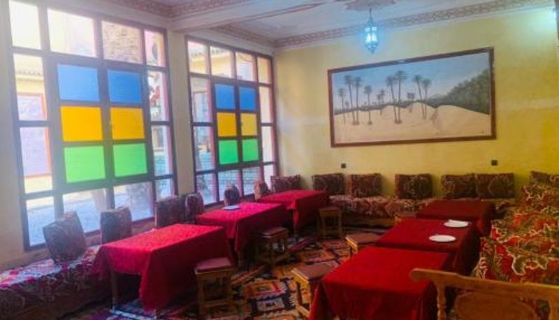 レストラン内の朝食ルーム - HOTEL RESTAURANT LA KaSBAH