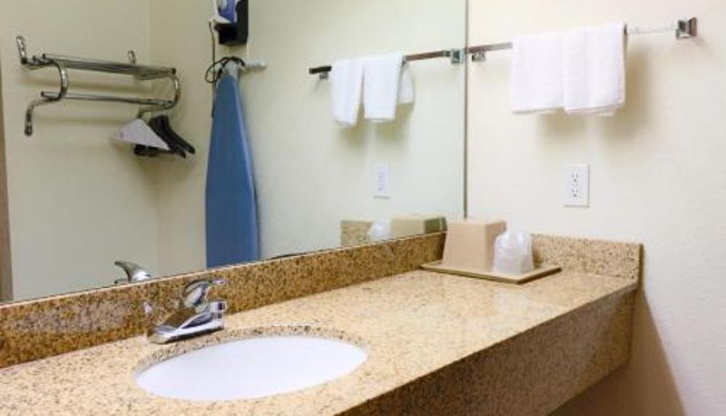 Badkamer - The Symphony Inn & Suites