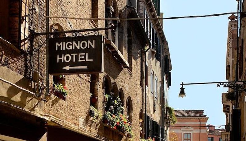 Zewnętrzna część hotelu - Hotel Mignon