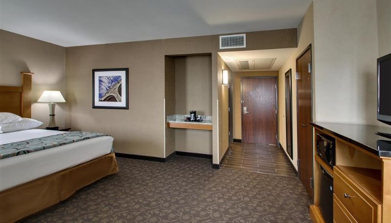 Room - Drury Plaza Hotel Broadview Wichita