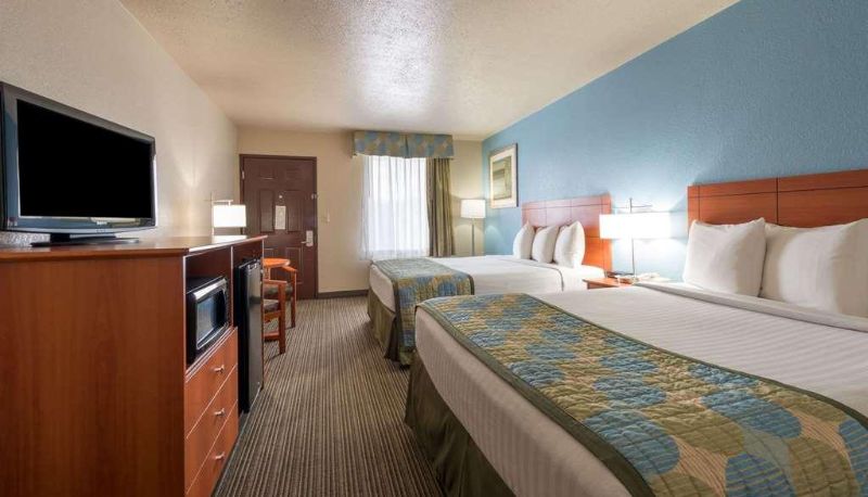 Habitación cuádruple - Ramada by Wyndham Louisville North