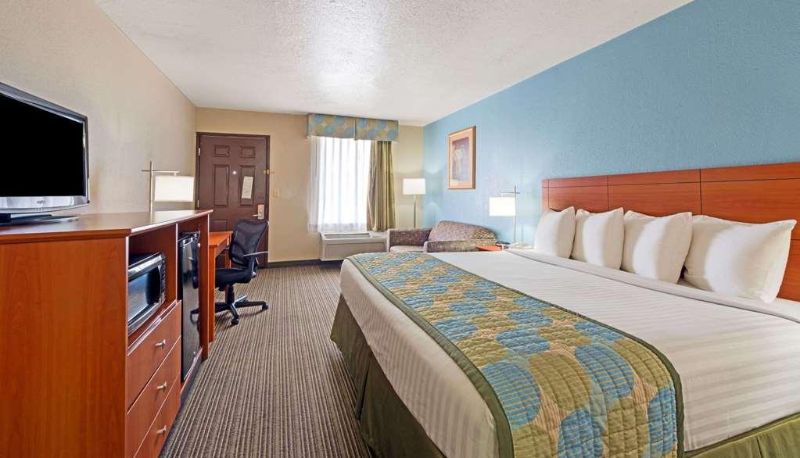 Habitación estándar (doble) - Ramada by Wyndham Louisville North