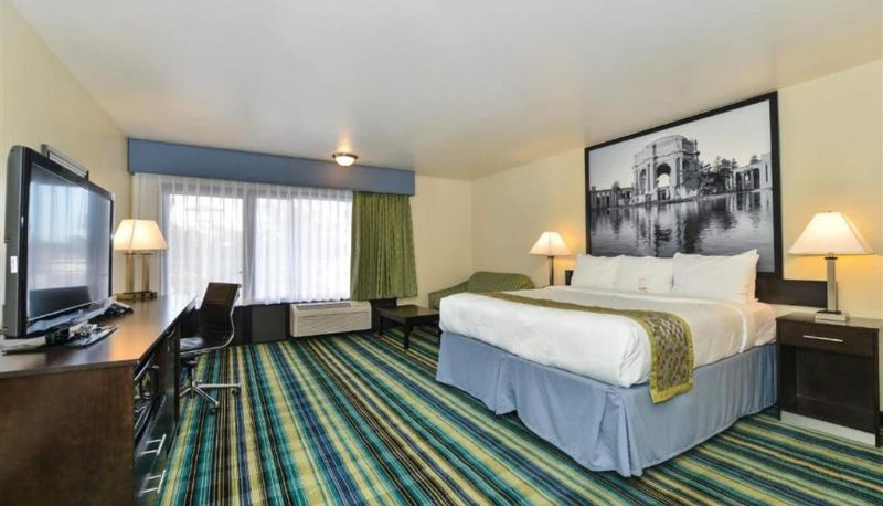 Room - Super 8 by Wyndham Vallejo/Napa Valley