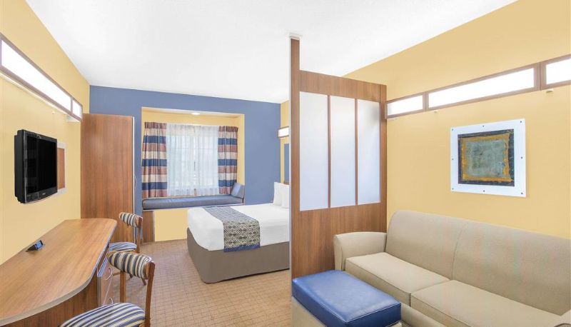 Camera - Microtel Inn & Suites by Wyndham Chili/Rochester Airport