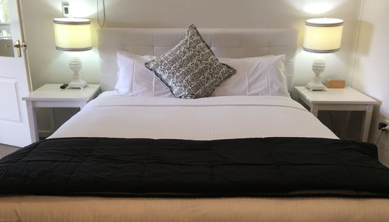 Suite - Norwood House Motel & Reception Centre