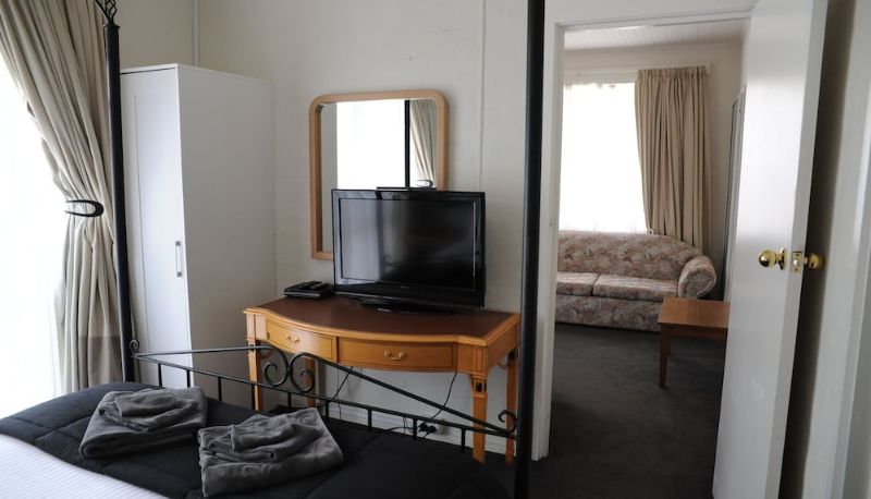 Suite - Norwood House Motel & Reception Centre