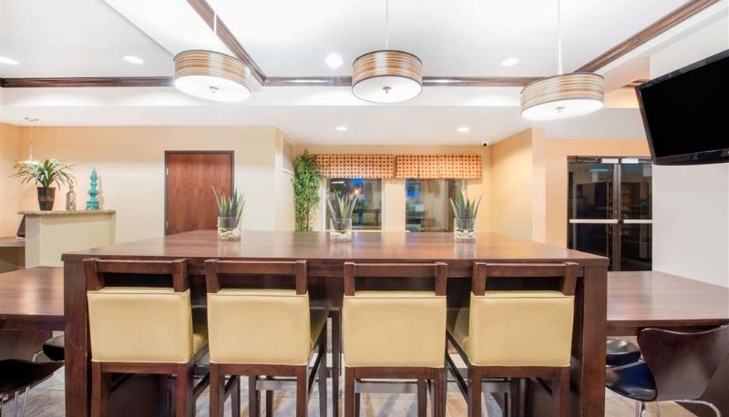 Lobby - Super 8 by Wyndham Dilley TX