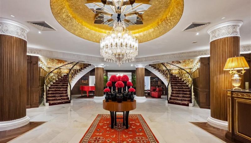 Lobby - The Claridges New Delhi