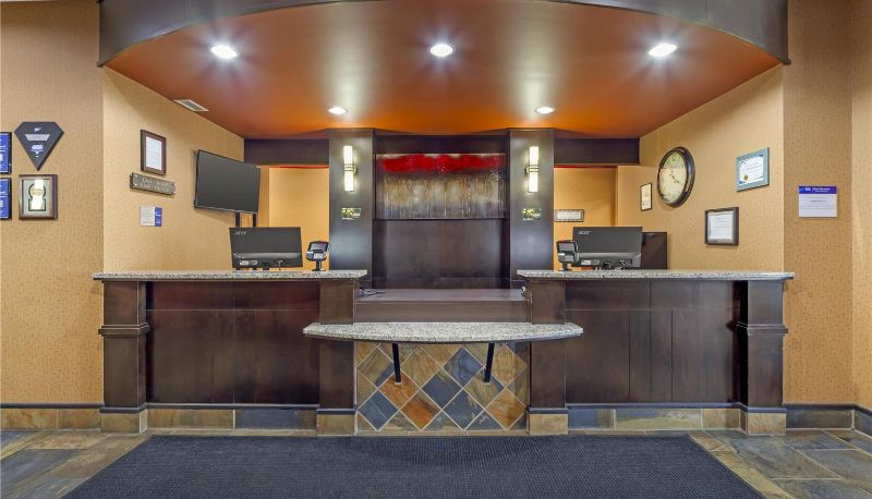 Lobby - Best Western Bonnyville Inn & Suites