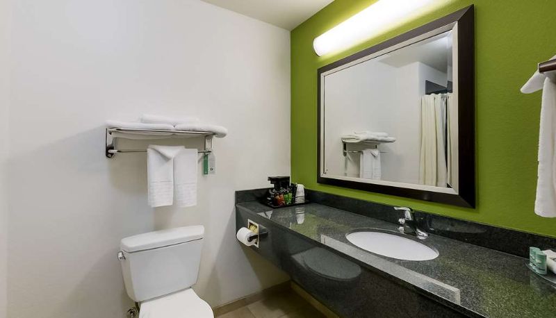 Camera - Best Western Douglas Inn & Suites
