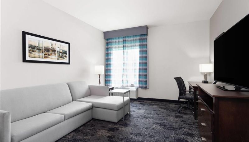 Suite - La Quinta Inn & Suites by Wyndham Columbus - Edinburgh