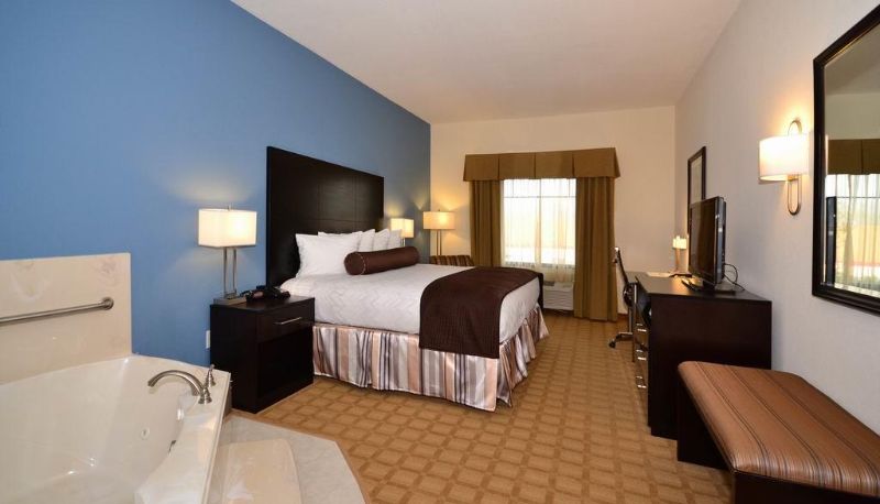 Camera - Best Western Plus Lytle Inn & Suites