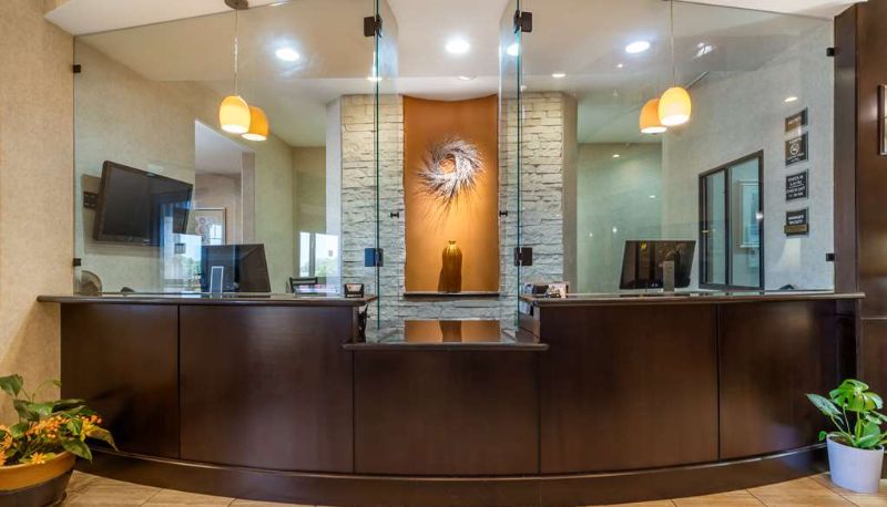 Hall - Best Western Plus Lytle Inn & Suites