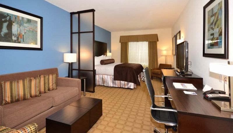 Suite - Best Western Plus Lytle Inn & Suites