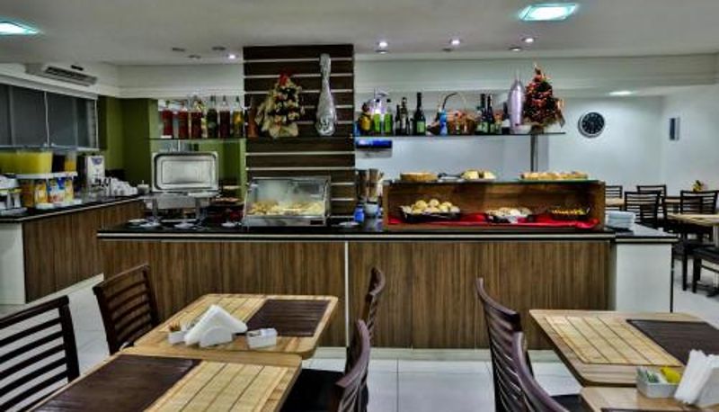 Restoran içinde kahvaltı salonu - Monte Serrat Hotel