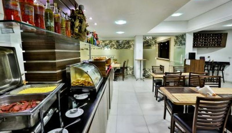 Restoran içinde kahvaltı salonu - Monte Serrat Hotel