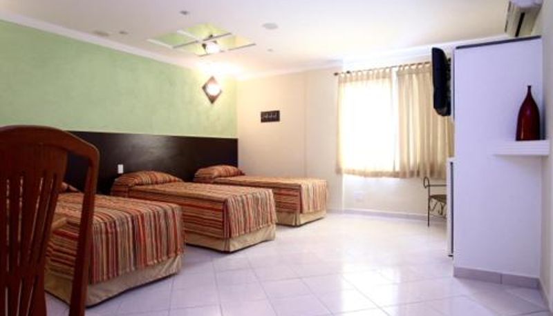 Dreibettzimmer - Monte Serrat Hotel