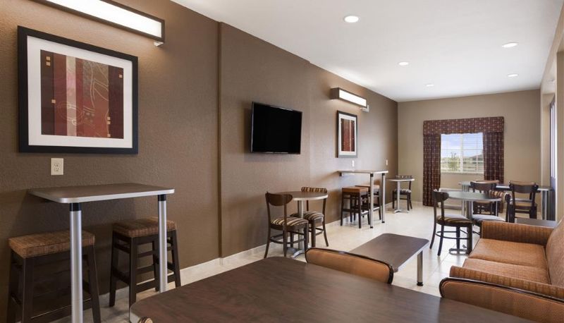 Hall - Microtel Inn & Suites by Wyndham Cotulla
