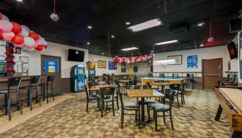 Bar - Quality Inn Chickasha