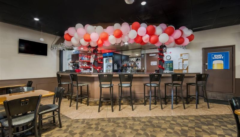 Bar - Quality Inn Chickasha