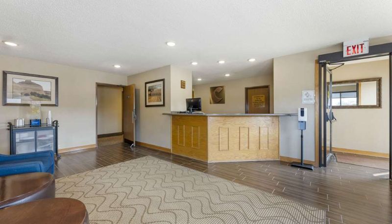 Hall - Comfort Inn Lexington