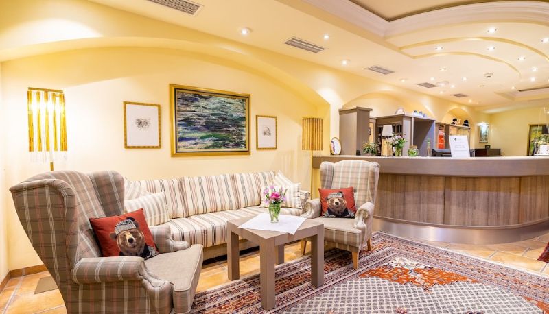 Hall - Hotel-Restaurant Zum Schwarzen Bären Hotel-Restaurant