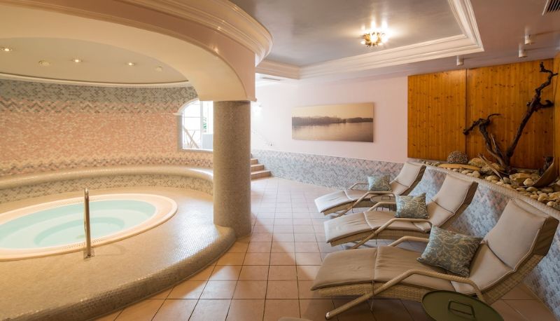 Piscina - Hotel-Restaurant Zum Schwarzen Bären Hotel-Restaurant