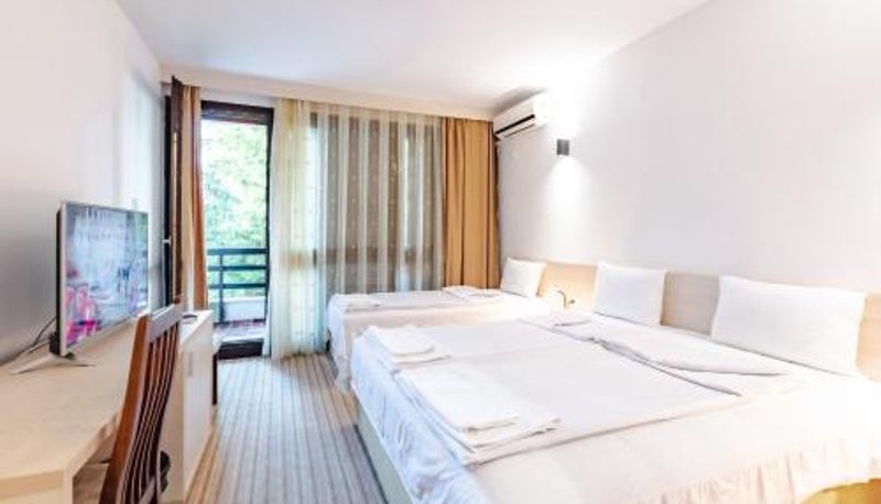 Tripla - Hotel Pela