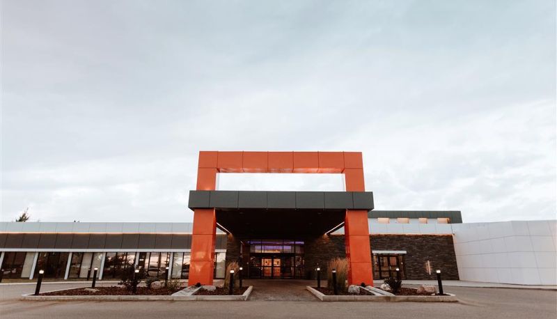 Exterior view - COAST NISKU INN AND CONFERENCE CENTRE