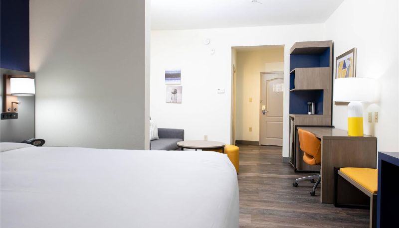 Room - Comfort Suites Oil Center