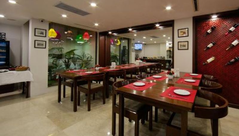 レストラン内の朝食ルーム - Au Coeur d'Hanoi Lakeside Hotel