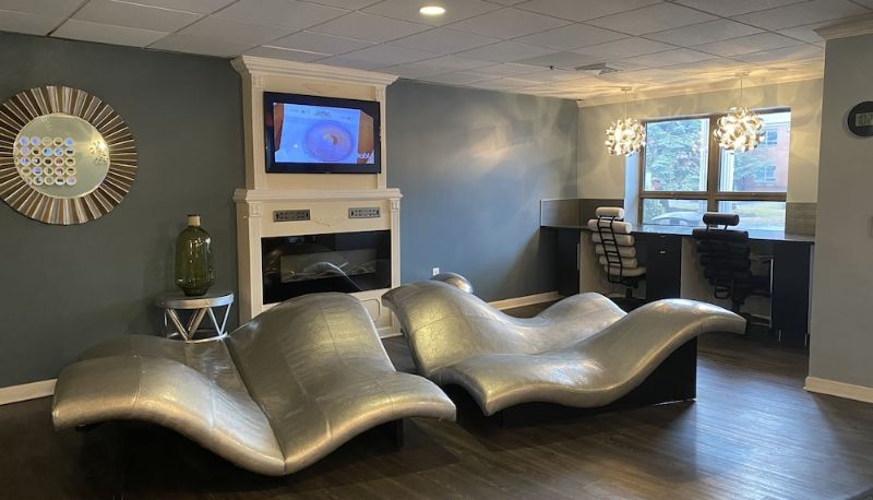 Hall - Lakeside Inn