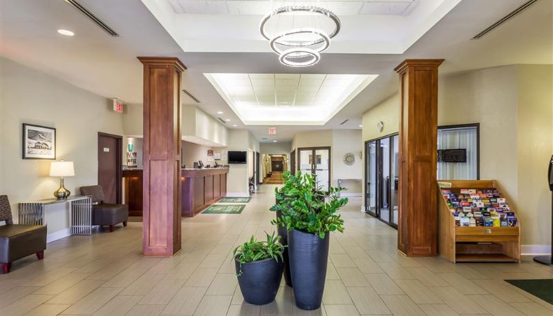 Hall - Quality Suites Milwaukee Airport