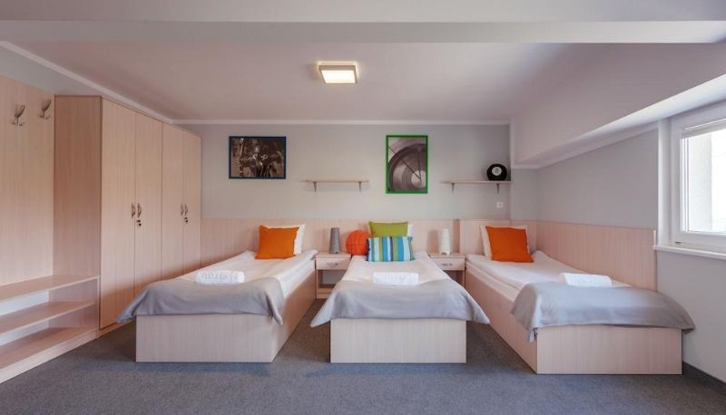 Pokój trzyosobowy - Hostel Rakieta