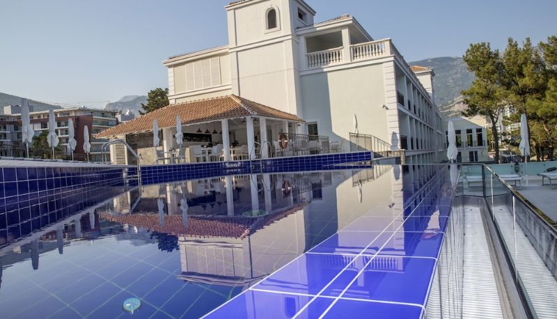 Piscina - Crowne Plaza BUDVA by IHG