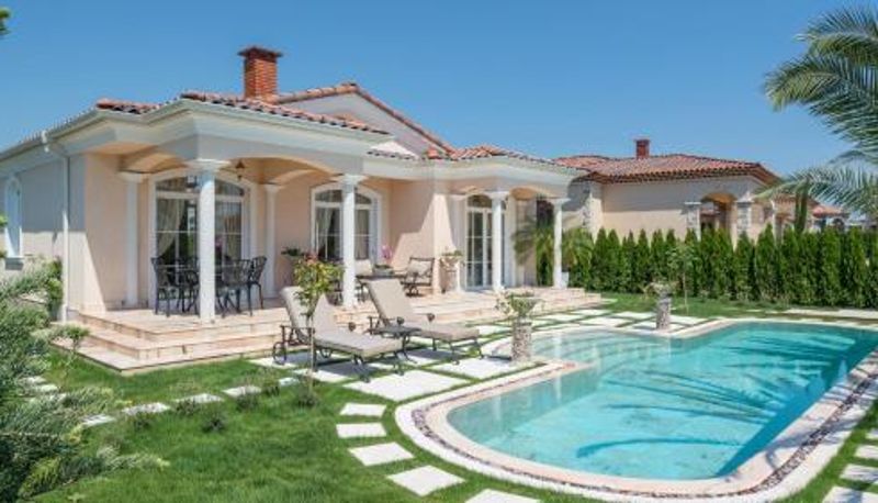 Basen - Eden Park Luxury Villas
