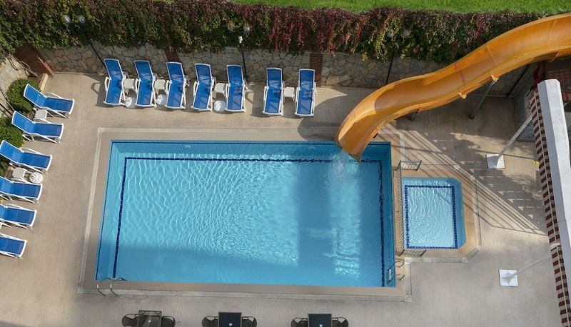 Piscina - Dinc Hotel