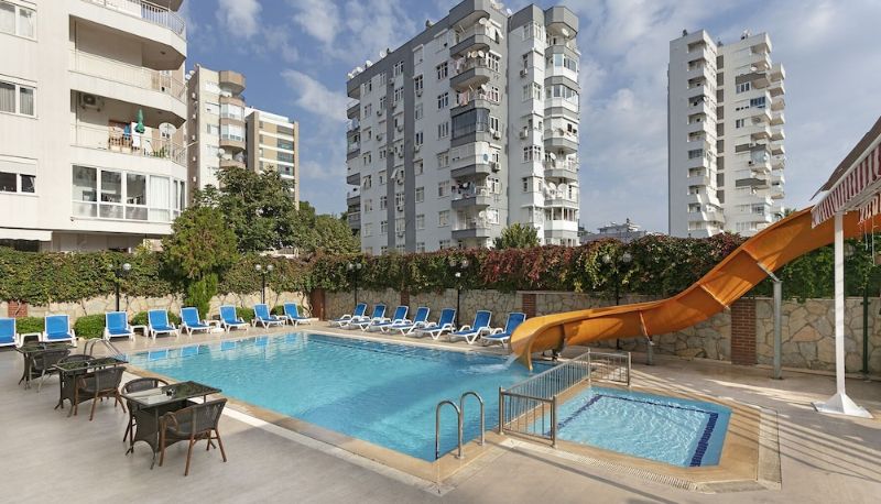 Piscina - Dinc Hotel