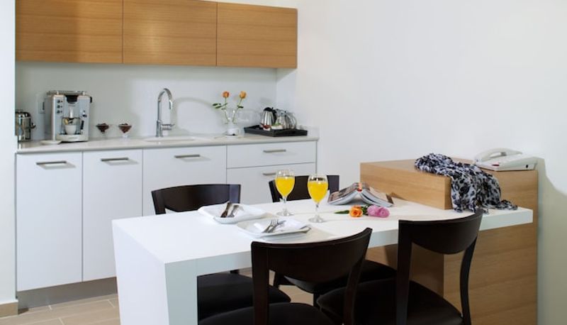 Suite - Brown Seaside Ashdod